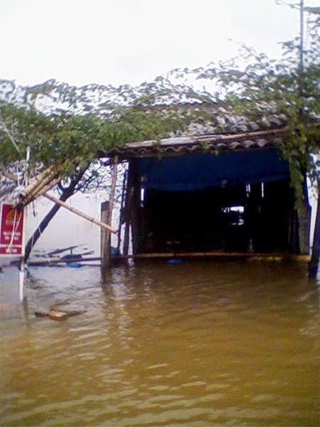 Lũ lại lên mênh mông tại Quảng Bình