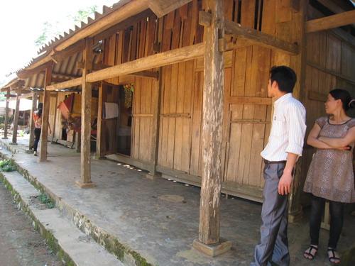 Lốc xoáy phá hỏng nhiều trường học