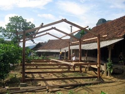 Ngôi nhà chống lũ của Hồ Thị Hồng đang được khá nhiều người dân xã Tân Hóa làm.