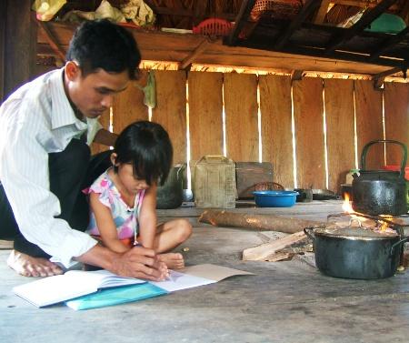 Khẩn trương triển khai Dự án cung cấp điện năng lượng mặt trời