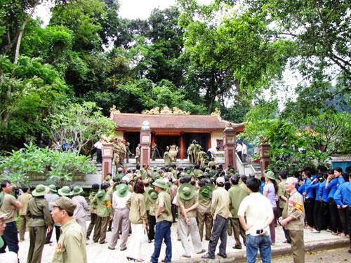40 năm ngày mất của các liệt sĩ tại Hang Tám Cô: Hát mãi khúc tráng ca