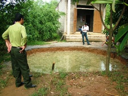Hoảng hồn vì “hố tử thần” xuất hiện trước sân nhà