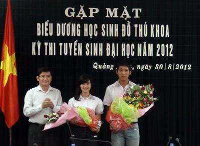 Các thủ khoa đại học tỉnh Quảng Bình năm 2012 - những tài năng hứa hẹn sẽ tỏa sáng trong tương lai.