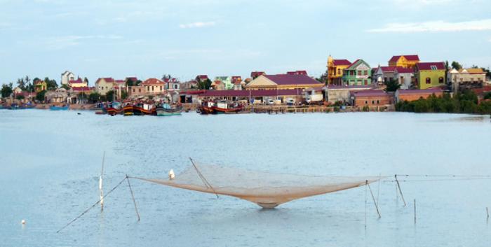 Làng Cảnh Dương bên dòng sông Loan. Ảnh: T.H