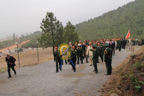 Quan-doi-xep-hang-den-vieng-7731-1389442