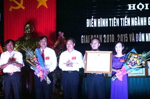 Ngành GD&ĐT vinh dự được nhà nước tặng tưởng Huân chương Độc lập hạng Ba.