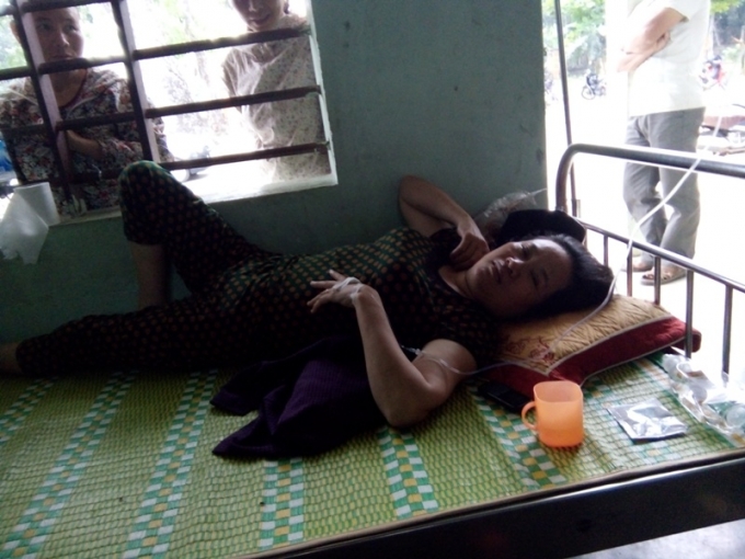 Chị P.T.T một trong những nạn nhân đi cấp cứu sau khi ăn tiệc khai trương