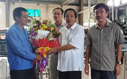 Bí thư Tỉnh ủy Quảng Bình thăm người lao động nhân ngày Quốc tế lao động ảnh 1