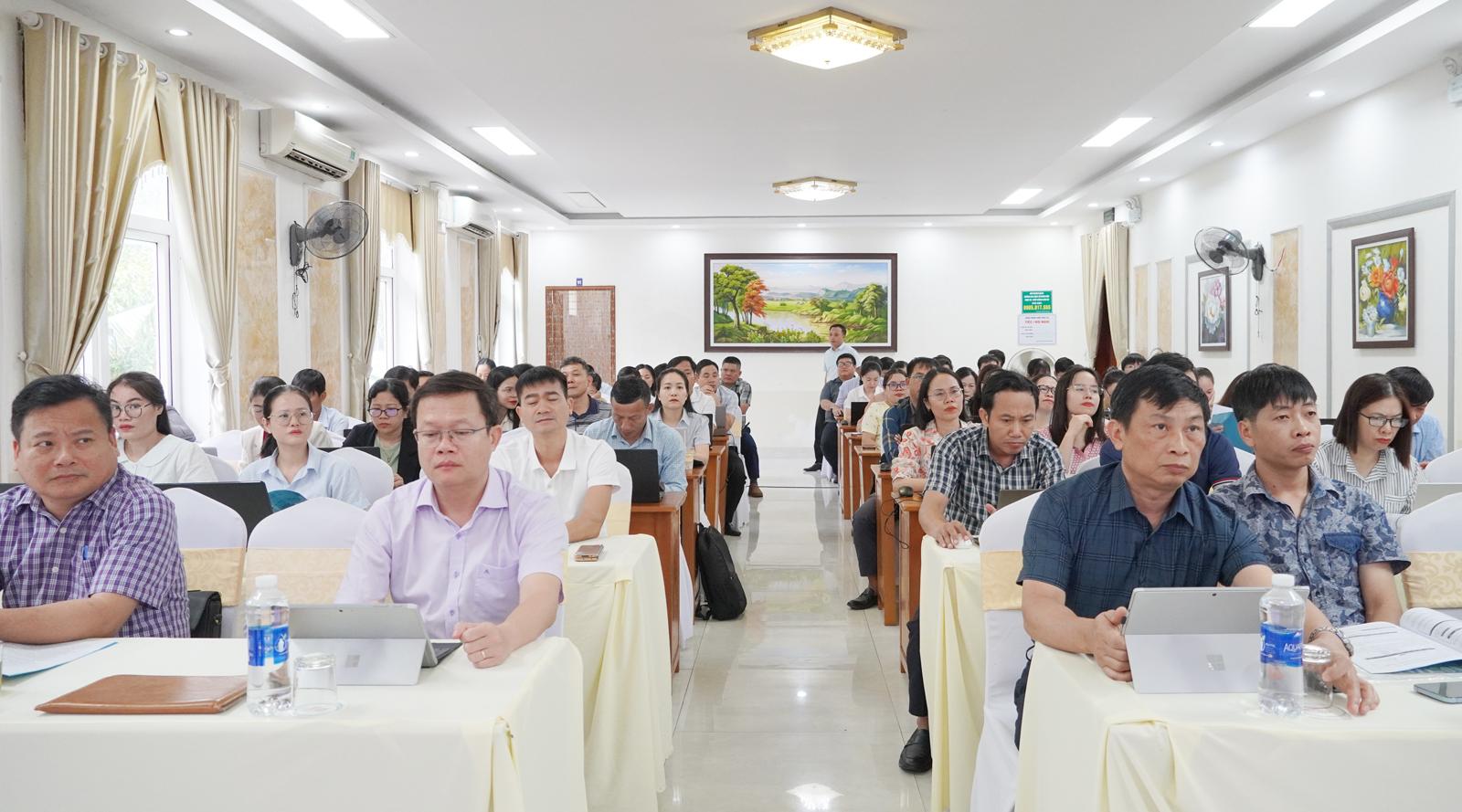 Tập huấn sử dụng Phân hệ Theo dõi nhiệm vụ của UBND tỉnh, Chủ tịch UBND tỉnh giao cho các xã, phường phía Nam của tỉnh